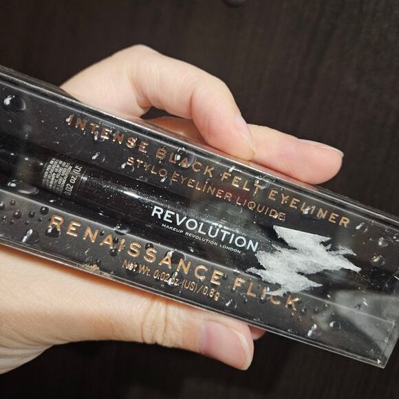 Revolution Renaissance Flick Intense Black Felt Eyeliner - Picture 2 of 6